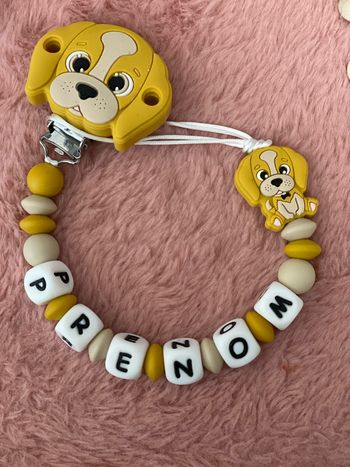 Attache tétine chien