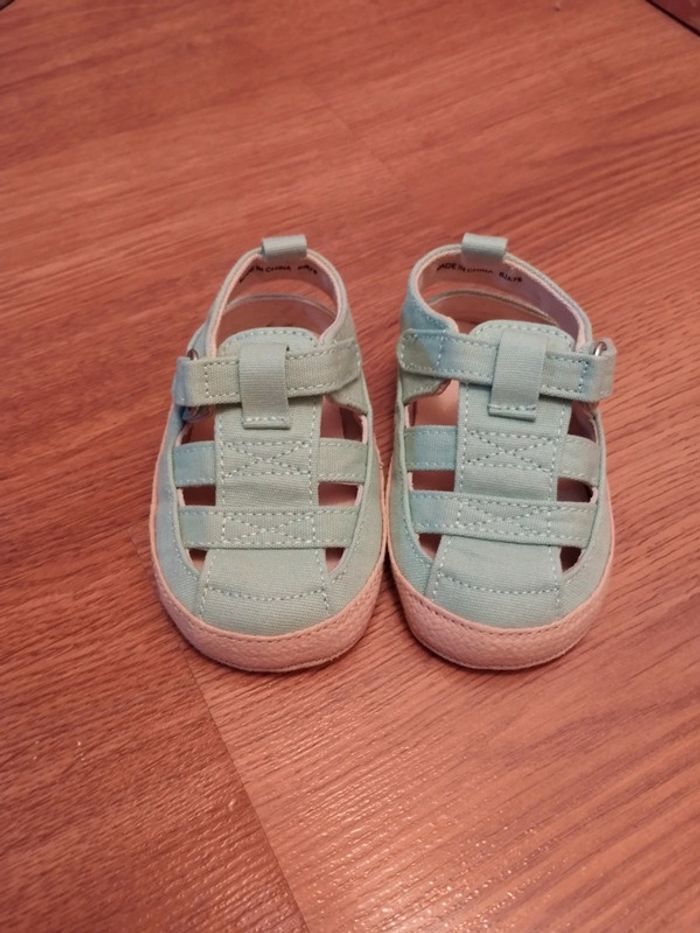 Chaussures 9/12 mois neuves