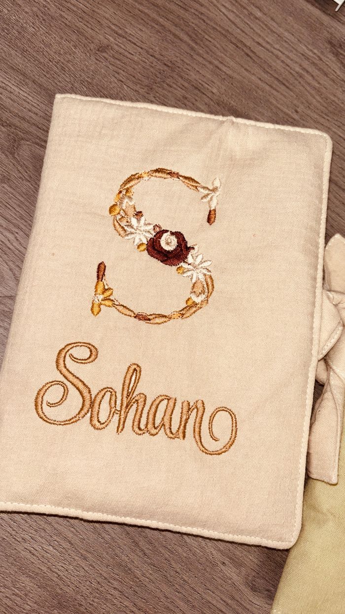 Protège carnet de santé personnalisé 🧵 Brodé prénom – Cadeau naissance unique - photo numéro 7