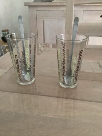 Lot 2 verres à latte macchiato + 2 cuillères