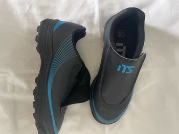 Chaussures  rugby ou foot taille 28