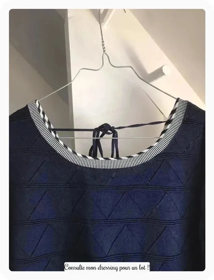 Pull marine avec noeud dans le dos - photo numéro 2