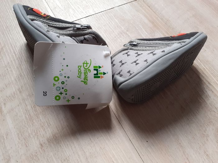 Chaussons Disney taille 20 - photo numéro 2