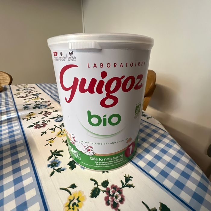 Pot de lait Guigoz bio premier âge neuf