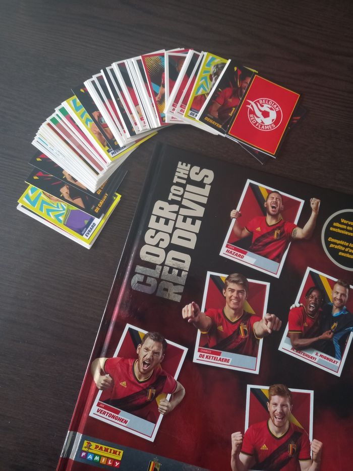 Collection panini "Red Devils", album 2023 - photo numéro 3