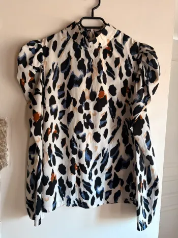 Blouse leopard noire et blanche