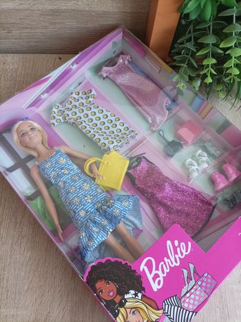 Poupée barbie mode et accessoires