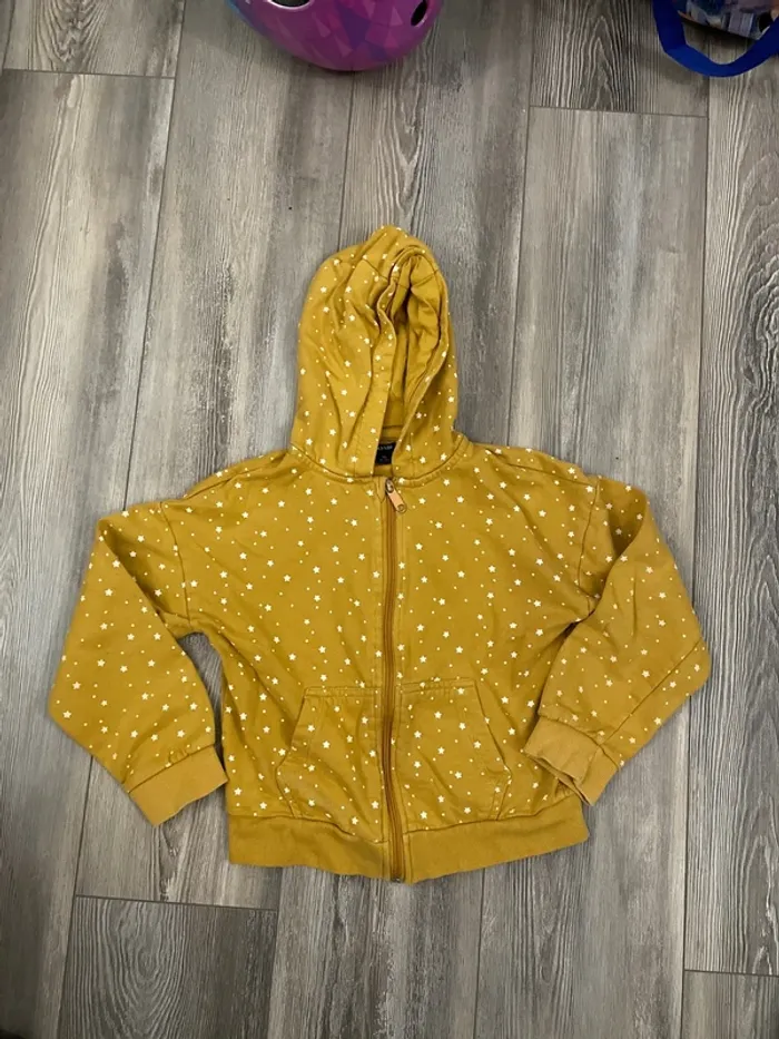 Sweat à capuche jaune moutarde