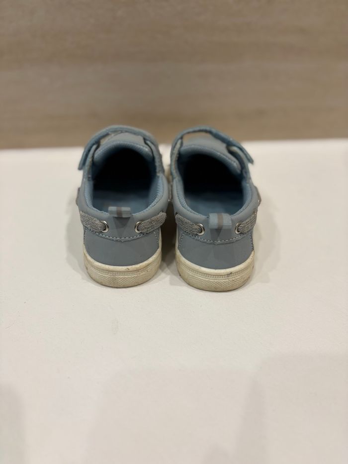 👟 Jolie paire de chaussures pour enfant – Très bon état ! - photo numéro 2