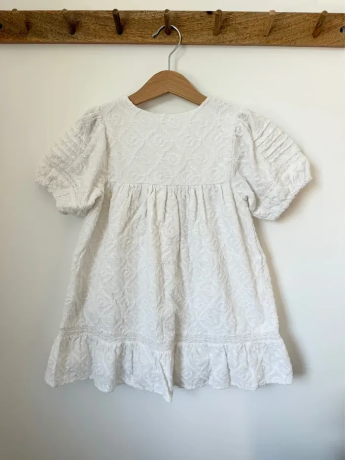 Robe brodée Zara - photo numéro 2