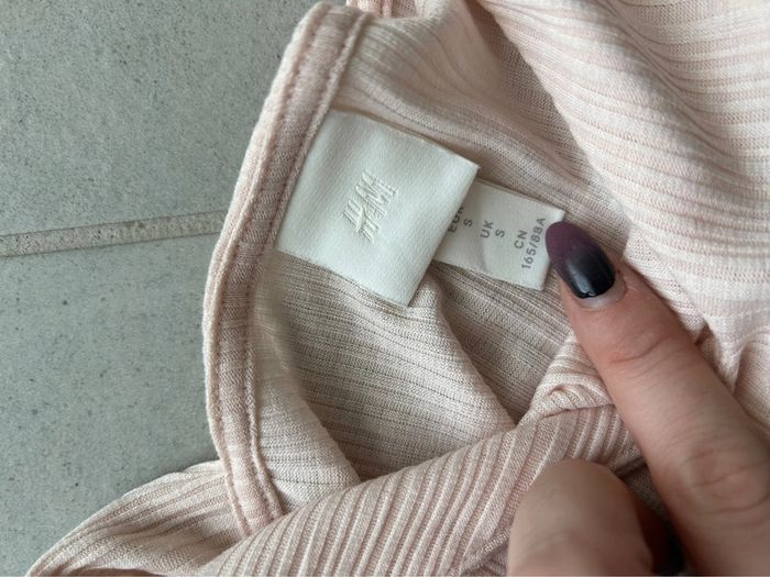 Top épaules dénudées rose pale H&M taille S très bon état - photo numéro 4