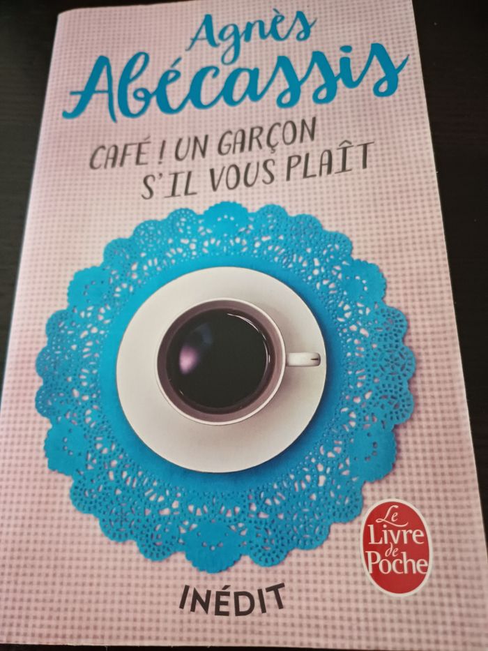 Cafe un garçon s il  vous plaît