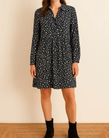 Robe marine et blanche