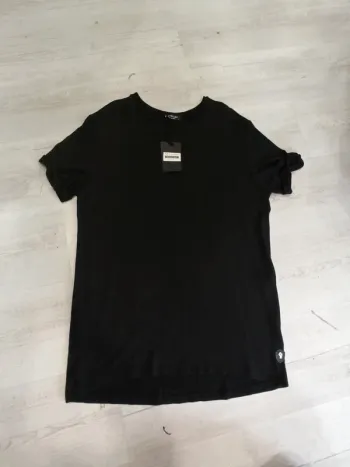 Tee shirt noir uni assez épais fluide xl