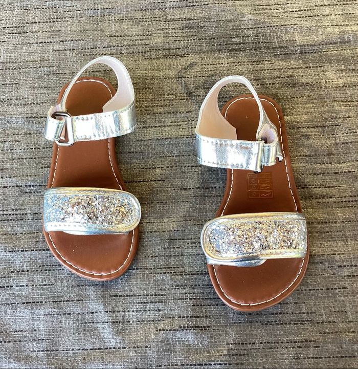 Sandalettes strass argentés 27