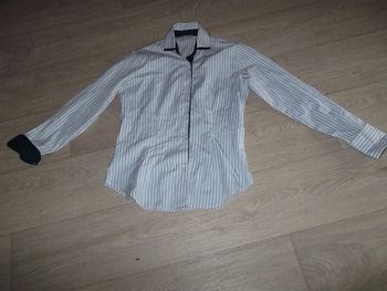 Chemise GIGI bleu ciel blanche et bleu marine taille 38 TBE