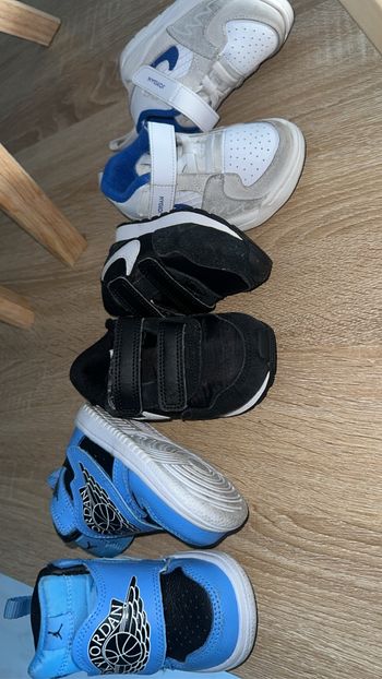 Chaussures nike pour enfants taille 22