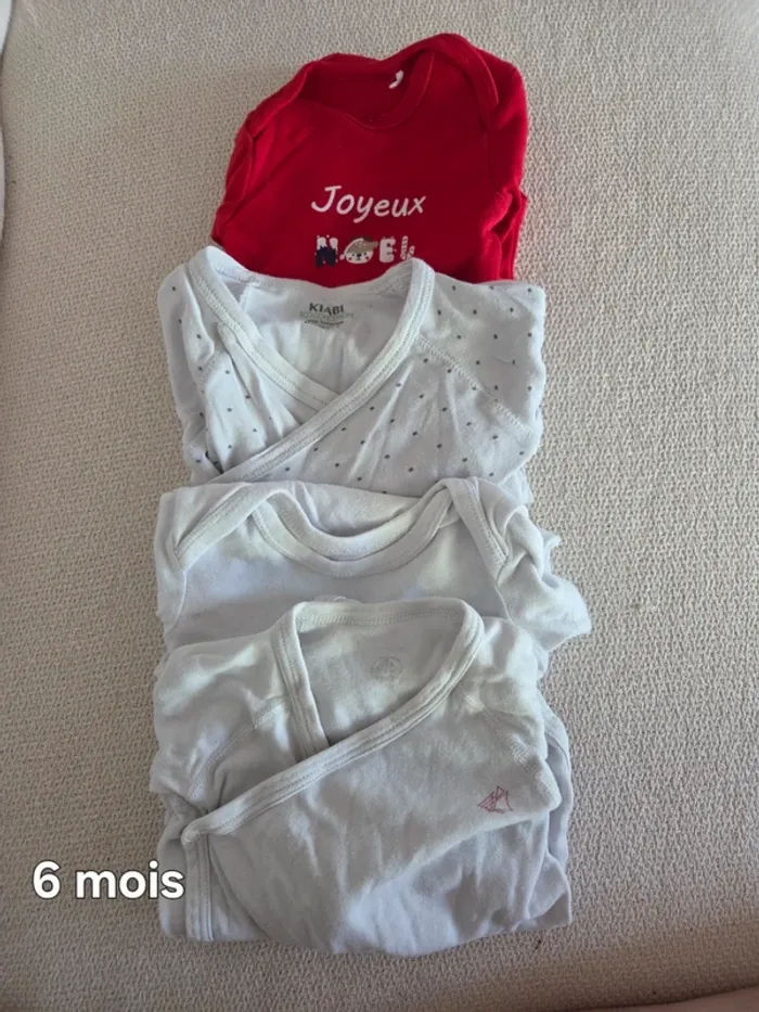 Lot 4 bodys 6 mois