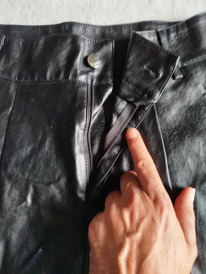 Short femme en vinyle taille L - photo numéro 4