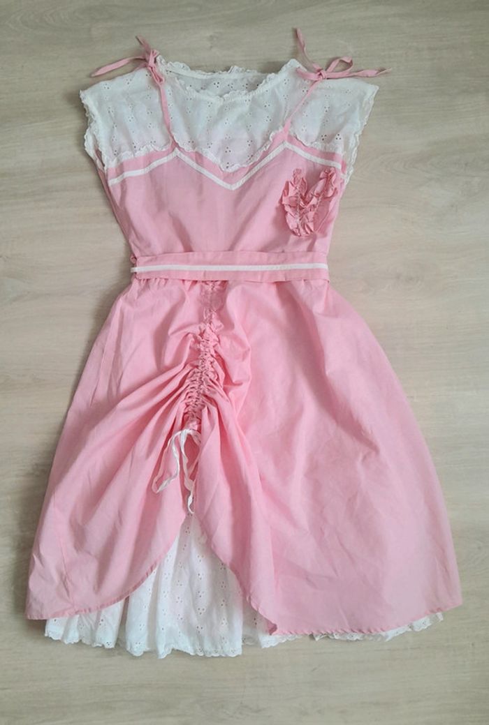 Robe rockabilly rose et dentelle