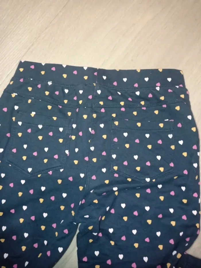 Pantalon élastique bleu marine motifs coeurs - photo numéro 2