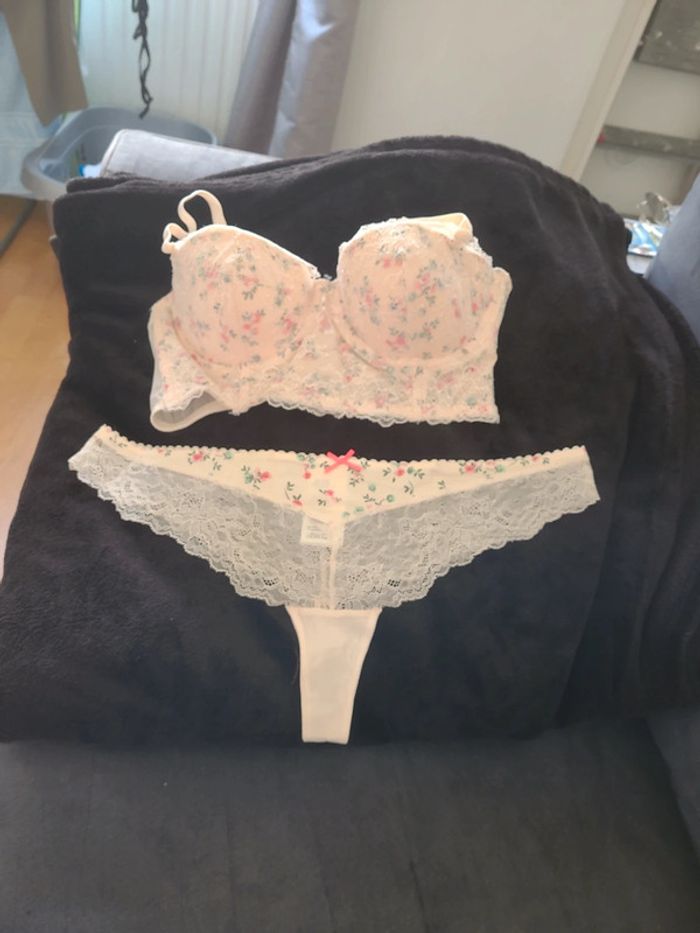 Ensemble beige fleurie