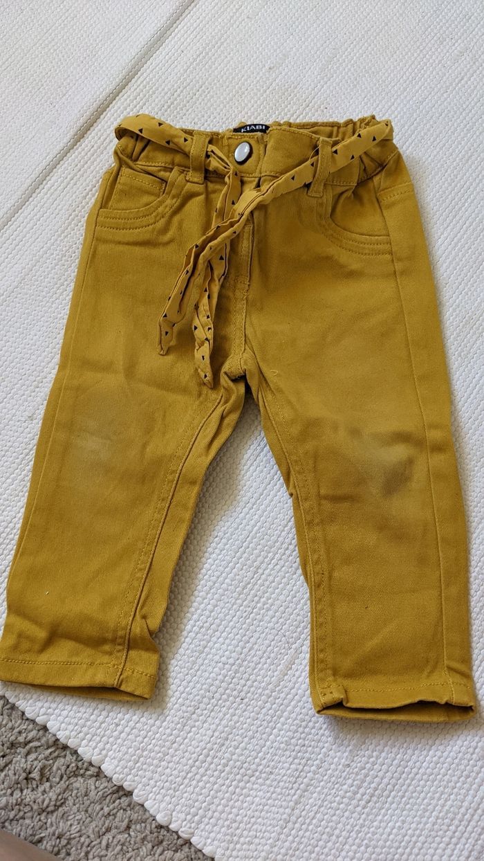 Jean jaune avec jolie ceinture tissu Kiabi 12 mois