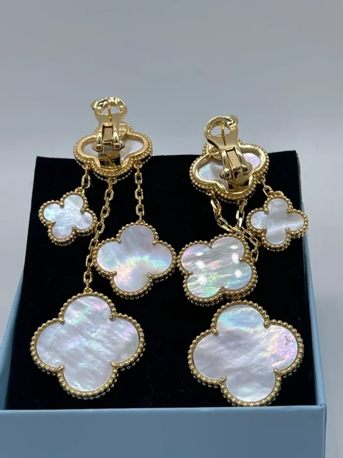 Boucles d’oreilles pendantes trèfles nacre blanche - photo numéro 8