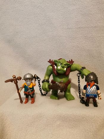 Playmobil troll et nains