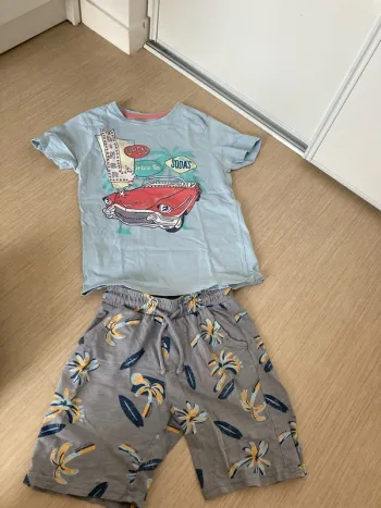 Ensemble short et t-shirt palmiers voiture 5 ans