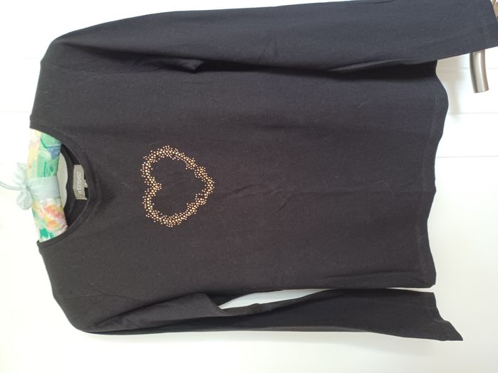 TEE SHIRT