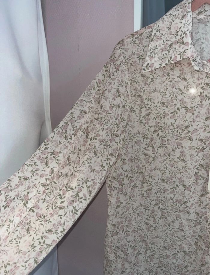 Chemise fleurie - neuve avec étiquette - photo numéro 4