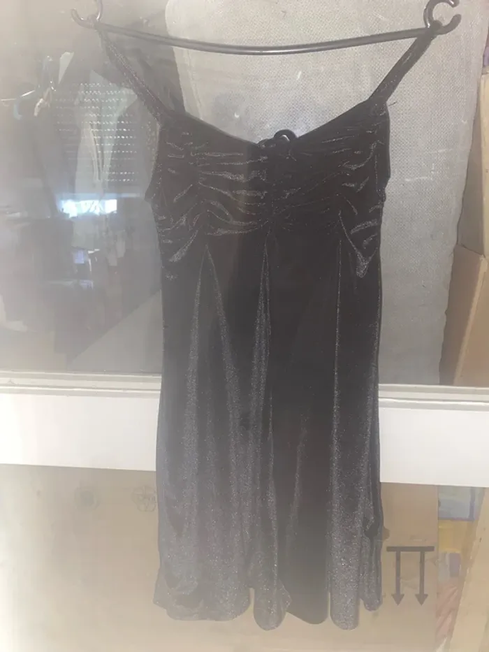 Robe en daim noire - photo numéro 5