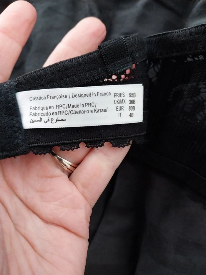 Soutien gorge noir avec déco doré 95 B - photo numéro 4