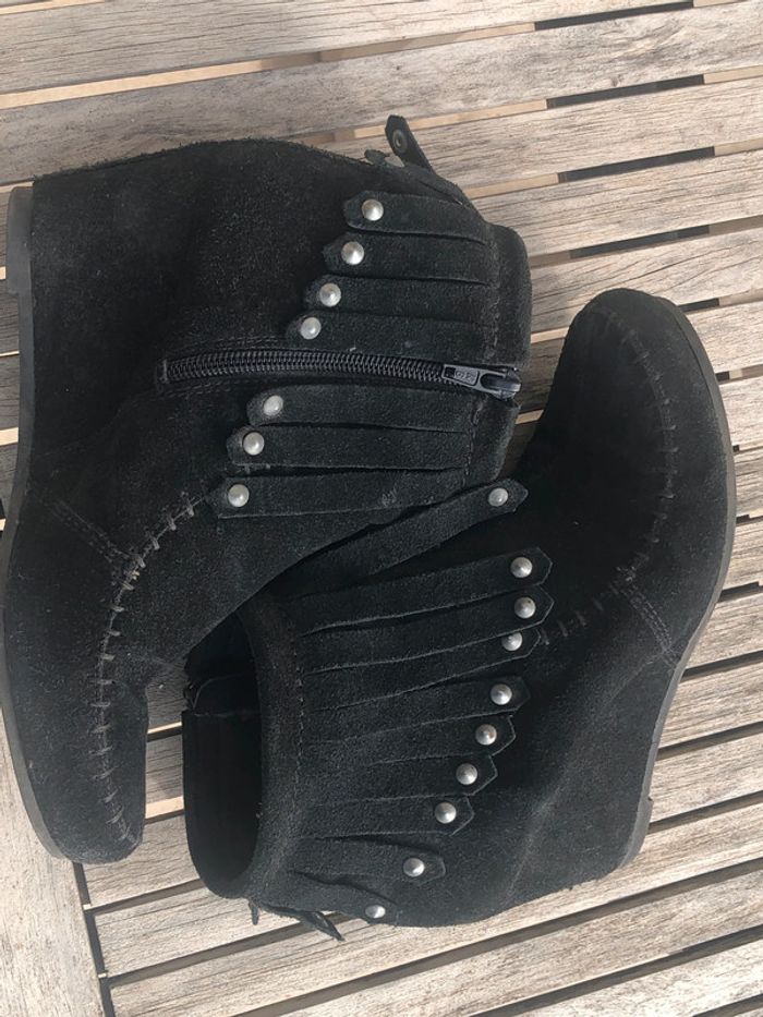 Bottines noires avec franges marque KB