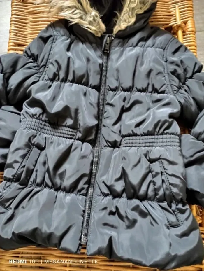 🖤 Parka Noire Matelassée Cintrée – Capuche – Taille 3 Ans – Kiabi – Très Bon État - photo numéro 5