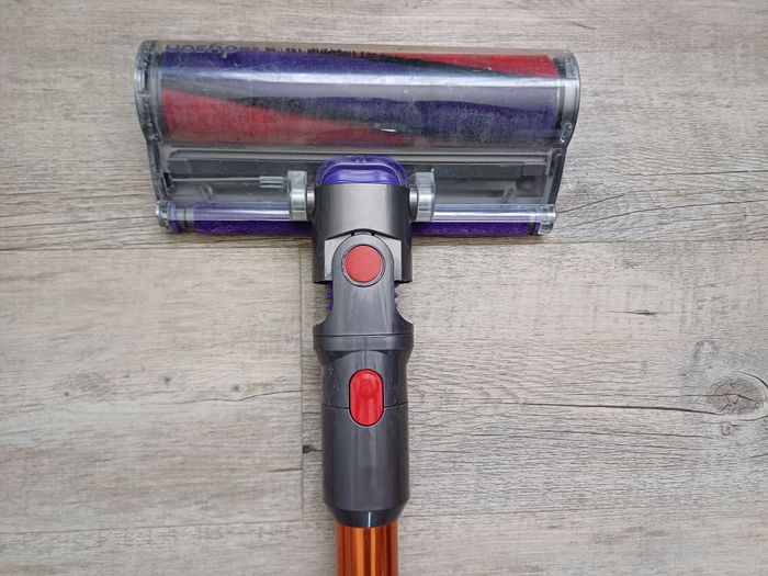 Tube Dyson + brosse fluffy, originaux, en très bon état - photo numéro 4