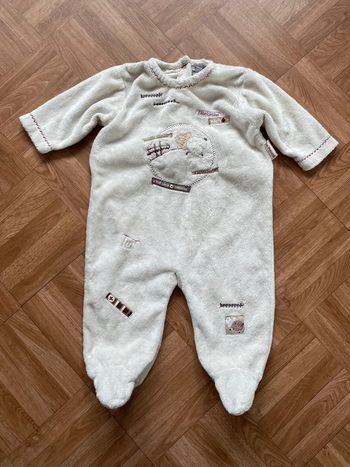 Pyjamas une pièce beige vintage taille 6 mois Fabrication Maison