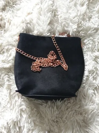 Petit sac de soirée en velours noir – Chaînette rose gold