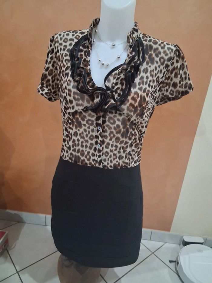 Robe habillée noire avec léopard et froufrous Mim