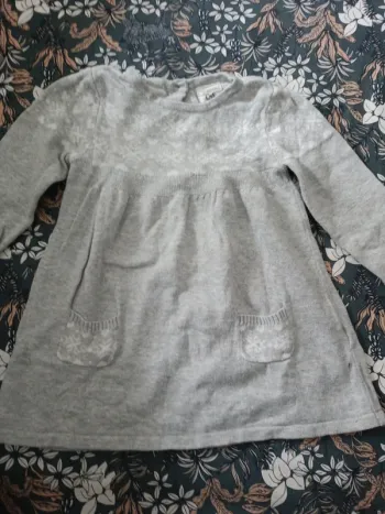 Robe manches longues C&A 74cm grise flocons de neige et coeurs