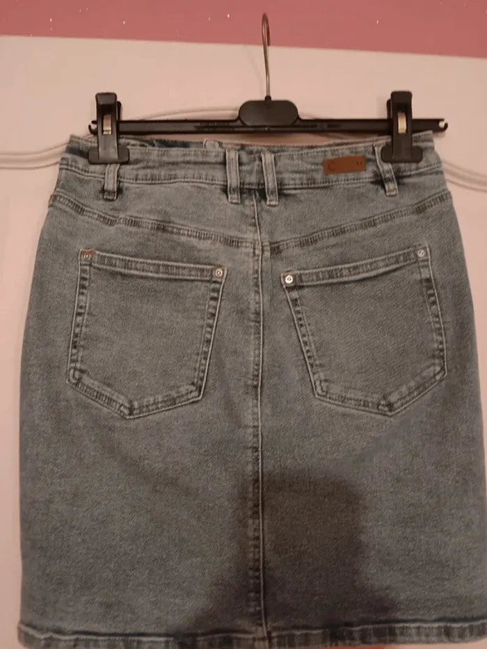 Jupe en jean bleu clair camaïeu taille 38 neuve avec étiquette - photo numéro 2