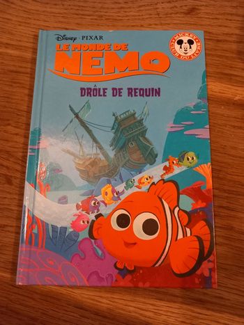 Livre Le Monde de Némo drôle de requin