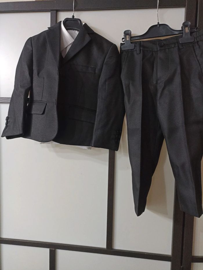 Costume 4 pièces 3 ans