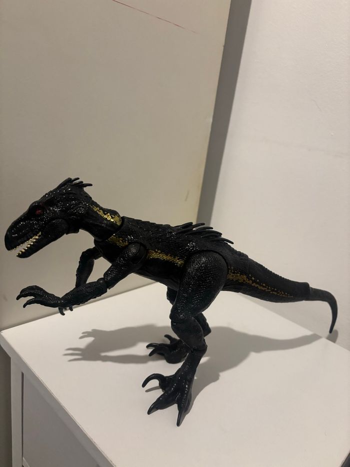 Dinosaure indoraptor jurassic world