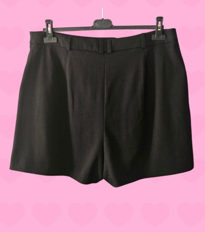 💥Joli Short noir , marque primark 
Casi neuf - photo numéro 2