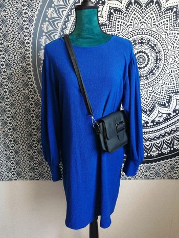 Robe bleue roi manches longues épaules froncés et détails aux poignets / reserved / (S)