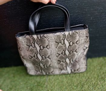 Joli sac cuir PU motif serpent .