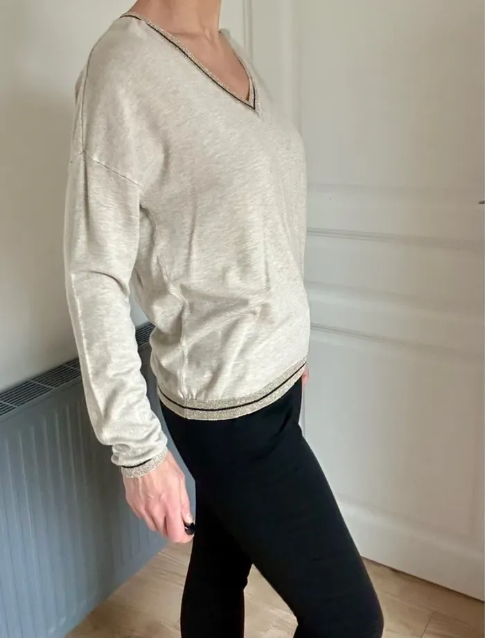 Pull beige col V avec liseré Les Petites Bombes (LPB)taille 36 - 38 - photo numéro 3