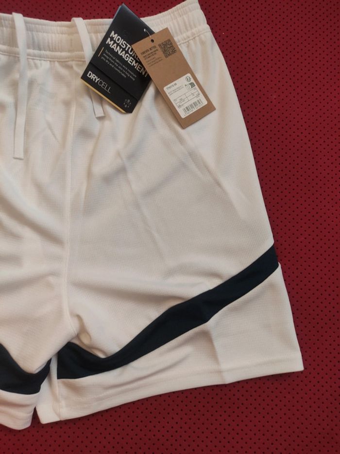 Short de foot Manchester City, Puma Authentique Officiel taille enfant 13/14 ans, Neuf - photo numéro 11